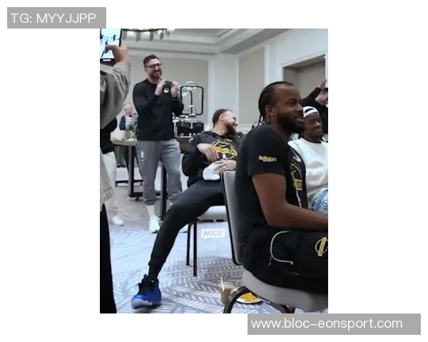 库里在奥兰多客场穿哈达威蓝喷引发球迷热议乱穿鞋时代来临 库里在奥兰多客场穿哈达威蓝喷引发球迷热议乱穿鞋时代来临