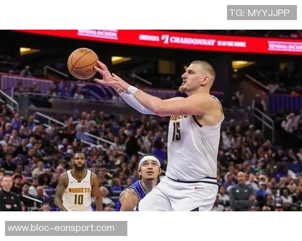 约基奇背靠背两场仅得9篮板却展现出准三双实力引发球迷热议 约基奇背靠背两场仅得9篮板却展现出准三双实力引发球迷热议