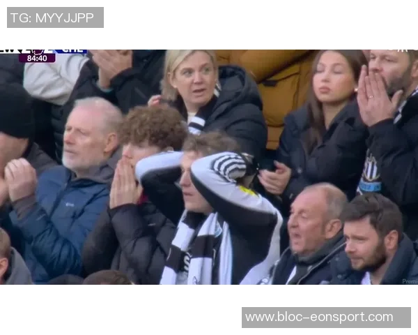 曼联旧将感叹姆伯莫阿玛德离队后右路防线崩溃局面 曼联旧将感叹姆伯莫阿玛德离队后右路防线崩溃局面