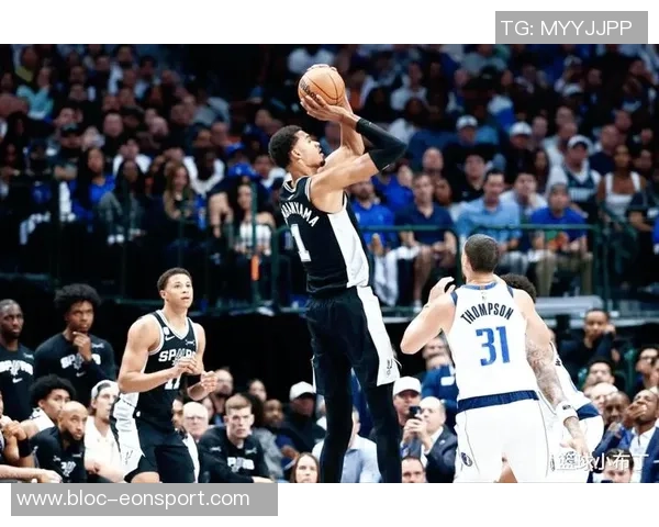 浓眉称赞文班投篮能力认为防守者只能祈祷他失手