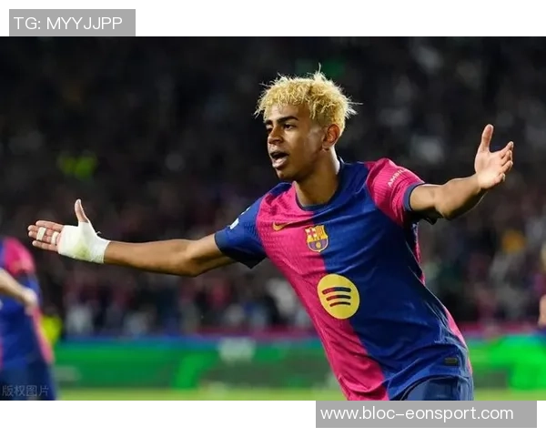 前女友与亚马尔分手后被拍到与知名博主共度派对时光